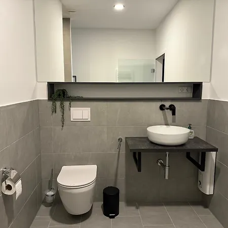 Modern In 13001 Apartment *