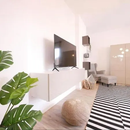 Modern In 13001 Apartment